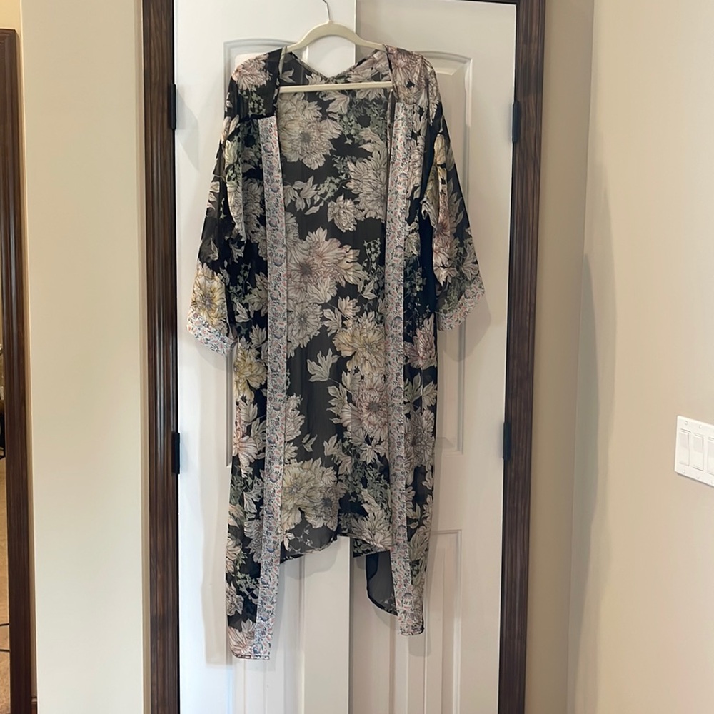 Polyester kimono by Band of Gypsies